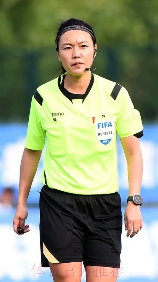 足球报：裁判应是隐形角色 不能用错误弥补错误——国际级女裁判